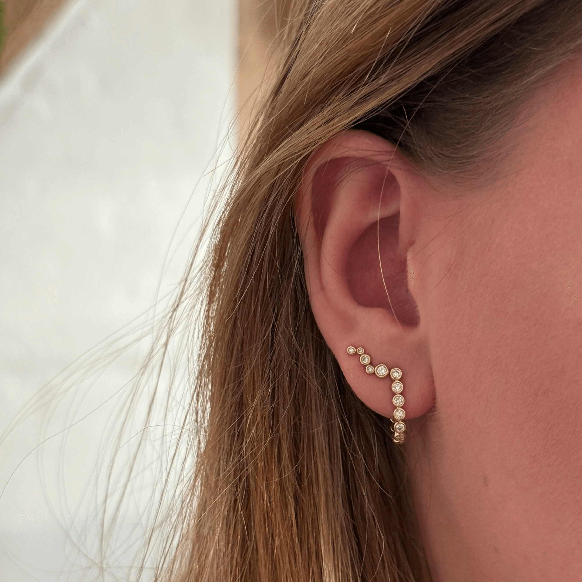 Closeup på model af Eclipse øreringe